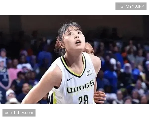 李月汝训练完直接换名牌羽绒服，这生活差距让我怀疑人生
