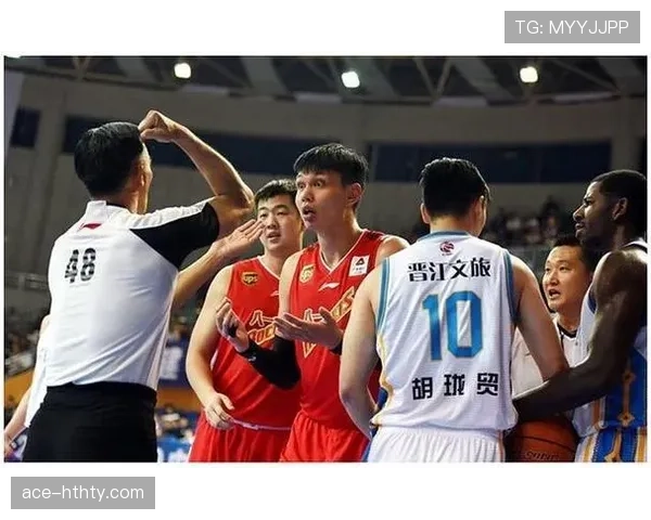 身体接触容忍度怎么判？篮球规则解析与实战判罚标准